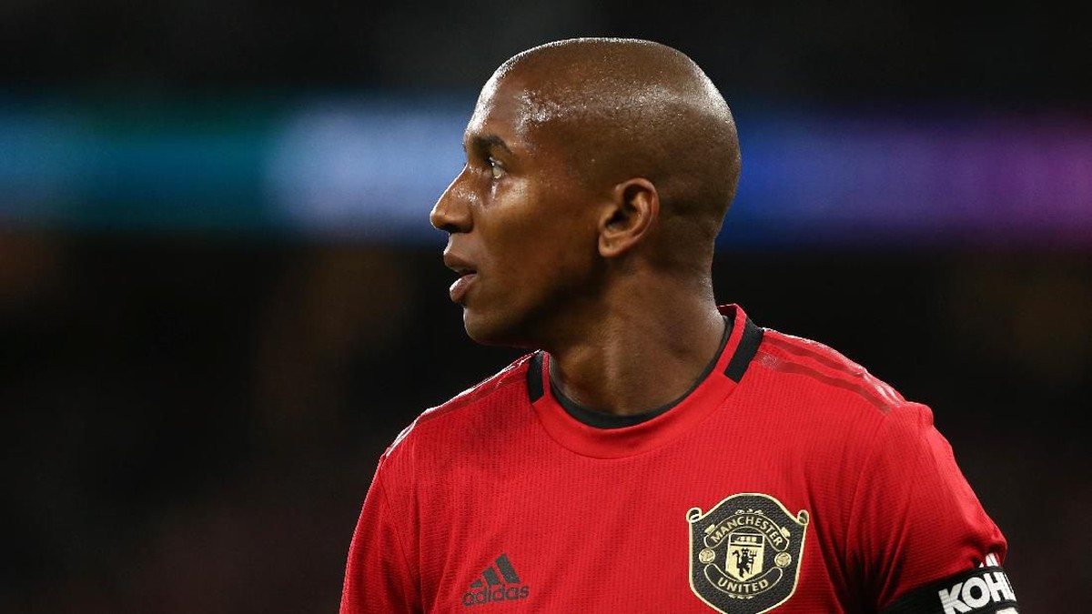 MU menawarkan perpanjangan kontrak kepada Young. Foto: Paul Kane / Getty Images
