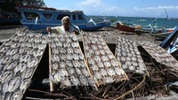 Begini penampakan ikan kerapu yang telah dioleh sejumlah emak-emak di Pelabuhan Tanjung Luar, Lombok, NTB.