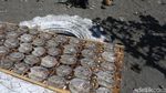 Melihat Emak-emak Tanjung Luar Lombok Mengolah Ikan Kerapu
