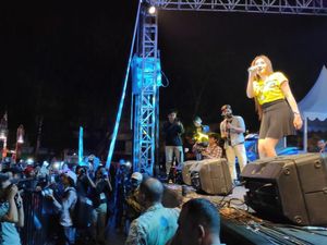 Nella Kharisma Ajak Joget Nella Lovers di Sidoarjo