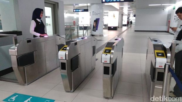 Beroperasi Lagi, MRT Gratis Hingga Tengah Malam