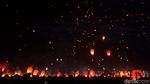Foto: Warna-warni Lampion di Langit Dieng