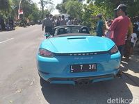 Waduh, Porsche Tabrakan di Magetan