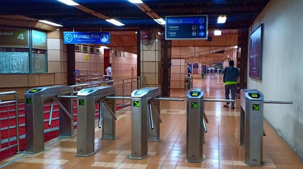 Stasiun Cikini Kembali Beroperasi Usai Listrik Padam