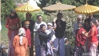  Selama ruwatan rambut gembel sejak tahun 2002, hingga saat ini belum pernah ada rambut gembel tumbuh lagi. Asalkan, permintaan anak dituruti (Uje Hartono/detikcom)