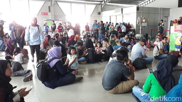 Listrik Padam, Penumpang KRL Menumpuk di Stasiun Bogor