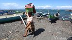 Melihat Emak-emak Tanjung Luar Lombok Mengolah Ikan Kerapu