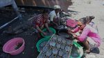 Melihat Emak-emak Tanjung Luar Lombok Mengolah Ikan Kerapu
