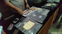 Bismo menjelaskan, penangkapan tersangka A berawal dari laporan ada perusakan. Polisi melakukan penyelidikan dan meminta keterangan sejumlah saksi. Semua bukti dan keterangan menjurus ke tersangka sampai dilakukan penangkapan pada Jumat (2/8/2019).