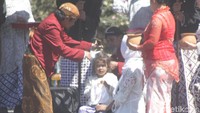 Gejala anak rambut gembel ini sama antara satu anak dengan yang lainnya, yakni diawali dengan panas tinggi. Bahkan, memiliki kecenderungan yang sama (Uje Hartono/detikcom)