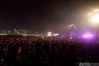 Di Suhu 10 Derajat, Isyana Bikin Hangat DCF 2019