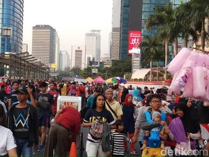 Curhat Pengunjung CFD Terhimpit PKL yang Membludak
