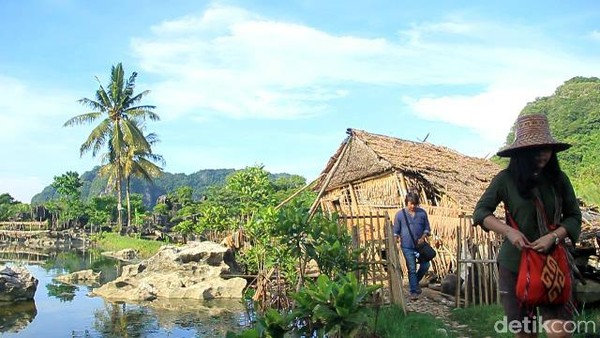 Sekitar 10 tahun lalu, 40 hektare Rammang-rammang sudah dilego ke pihak tambang marmer yang akan mengeksplorasi tempat ini (Moehammad Bakrie/detikcom) Sekitar 10 tahun lalu, 40 hektare Rammang-rammang sudah dilego ke pihak tambang marmer yang akan mengeksplorasi tempat ini (Moehammad Bakrie/detikcom)