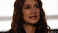 Si Mahasiswi cantik ini beradu akting dengan Widyawati sampai Morgan Oey.