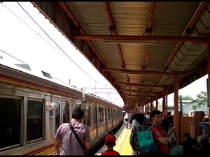 KRL Mati, Penumpang di Stasiun Bojong Indah Terbengkalai