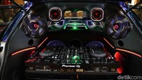 Memeriahkan Yaris Sound of Excitement, Toyota akan menampilkan sejumlah unit Yaris yang telah dimodifikasi seperti Yaris Rhythm, sebagai titik tampil para DJ untuk menghibur peserta.