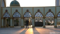 Lokasi dari tempat ibadah muslim ini berada di Dasan Agung, Selaparang, Gomong, Selaparang, Kota Mataram.