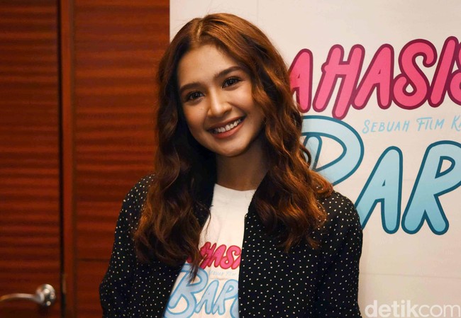 5. Mikha TambayongMukha Tambayong lulus dari fakultas hukum Universitas Pelita Harapan pada 2017 lalu dengan status cum laude. Tak berhenti di situ, Mikha pun melanjutkan kuliah S2 di Program International Executive Master of Management (IEMM) UPH.Foto: Pool/Noel