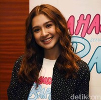 5. Mikha TambayongMukha Tambayong lulus dari fakultas hukum Universitas Pelita Harapan pada 2017 lalu dengan status cum laude. Tak berhenti di situ, Mikha pun melanjutkan kuliah S2 di Program International Executive Master of Management (IEMM) UPH.Foto: Pool/Noel