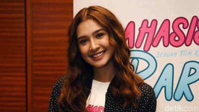 Mikha Tambayong Si Mahasiswi Cantik