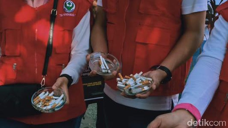 Car free day di Makassar tanpa rokok (Ibnu Munsir/detikcom) Car free day di Makassar tanpa rokok (Ibnu Munsir/detikcom)