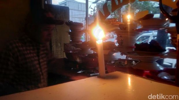 Imbas Listrik Padam, Pedagang Lilin di Tanah Abang Kehabisan Stok