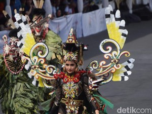 Cinta Laura Kaget Dicibir Masyarakat Karena Busana di JFC