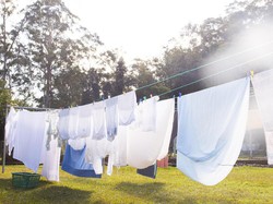 7 Cara Mengeringkan Pakaian saat Musim Hujan, Tak Usah Bingung!