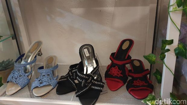 Sen Rajut Sepatu Ala Sri Dewi: Dari Hobi Jadi Menginspirasi