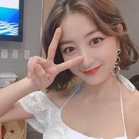 Kabar kencan Kang Daniel dan Jihyo TWICE menghebohkan para KPoper. Kedua agensi mereka pun telah dikonfirmasi berita tersebut dan membenarkan Daniel dan Jihyo benar pacaran. Mereka beberapa waktu lalu bertemu karena kesamaan ketertarikan pada satu sama lain, ungkap agensi. Foto: Instagram @twicetagram