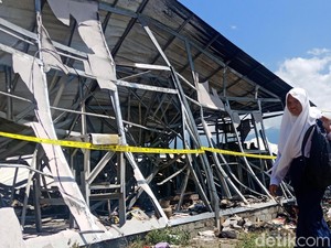 Huntara Pengungsi Korban Gempa Palu Terbakar