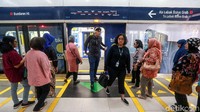 Saat dihubungi detikcom, Corporate Secretary Division Head MRT Jakarta, Muhamad Kamaluddin, mengatakan layanan MRT hari ini, Senin (5/8/2019) berjalan normal penuh.