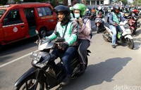 Pemadaman listrik massal yang terjadi di sejumlah wilayah Jakarta hingga Jawa Barat berdampak ke sejumlah sektor. Salah satunya adalah layanan ojek online.