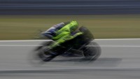 Berhasil menyelesaikan balapan lebih baik dibandingkan para pebalap Yamaha lainnya tak membuat Valentino Rossi merasa puas. Istimewa/David W Cerny/Reuters.