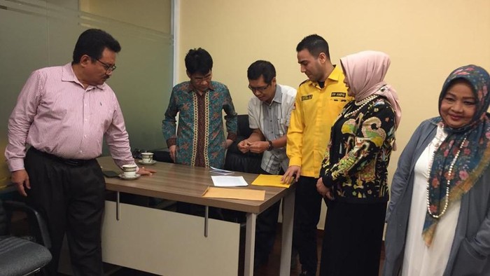 Sambangi DPP, Pengurus Golkar Desak Gelar Pleno