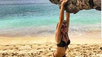 Dia juga pernah menikmati keindahan Pantai Bingin di Bali. (valentts/Instagram)