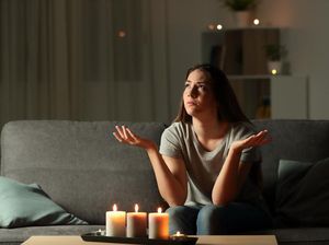 8 Cuit Kocak Netizen Curhat Galau Soal Cinta karena Listrik Mati Lagi