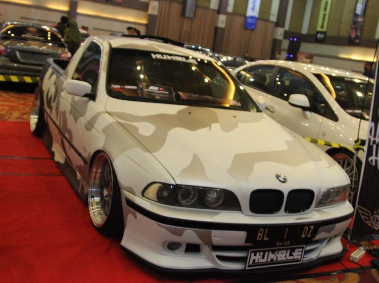 Gokil! Mobil BMW Jadi Pikap di Medan
