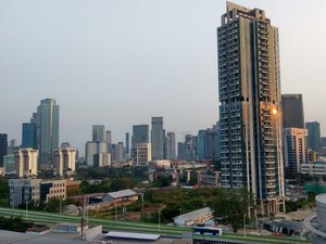Dinas LH Banggakan Udara Jakarta Lebih Baik dari Singapura Pagi Ini