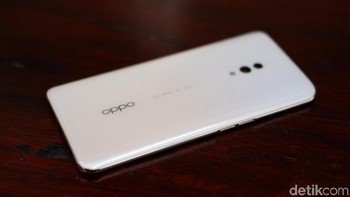Tampilan belakangnya seperti Oppo Reno yang belum lama dirilis. Foto: Adi Fida Rahman/detikINET