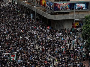 Peringatan China untuk Demonstran Hong Kong: yang Main Api Akan Binasa
