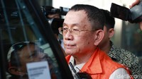 Simon Susilo tak memberikan komentar soal penahanannya.