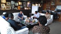 Perwakilan warga Desa Komodo bertemu Dirjen KSDAE, Wiratno (dok Istimewa)