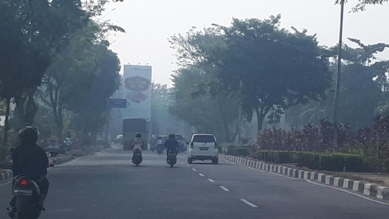 Hotspot Karhutla Bertambah Banyak, Asap Pekat Kepung 3 Wilayah di Riau Hotspot Karhutla Bertambah Banyak, Asap Pekat Kepung 3 Wilayah di Riau