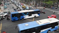 Salah satunya di Perempatan Velodrome, Rawamangun, Jaktim.