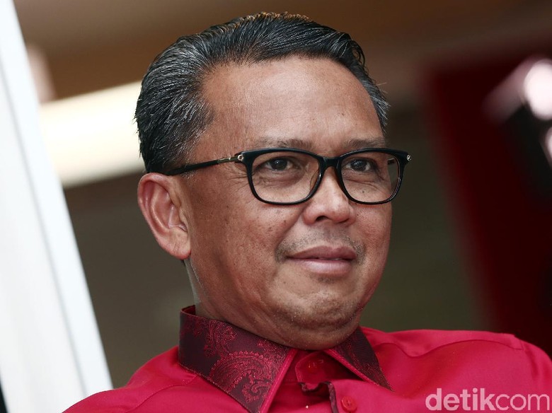 Gubernur Sulsel Siapkan Rp 200 M untuk Renovasi Stadion Mattoanging Gubernur Sulsel Siapkan Rp 200 M untuk Renovasi Stadion Mattoanging