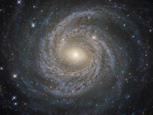 Teleskop Hubble Potret Galaksi yang Sedang Sekarat