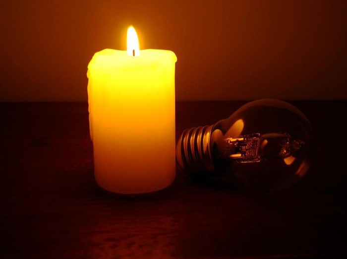 Ilustrasi lilin saat mati lampu. (Foto: iStock) Ilustrasi lilin saat mati lampu. (Foto: iStock)