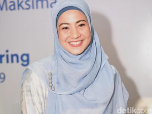 Dukungan Desta Buat Peluncuran Buku Natasha Rizki di Jepang