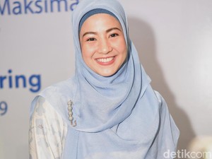 Dukungan Desta Buat Peluncuran Buku Natasha Rizki di Jepang